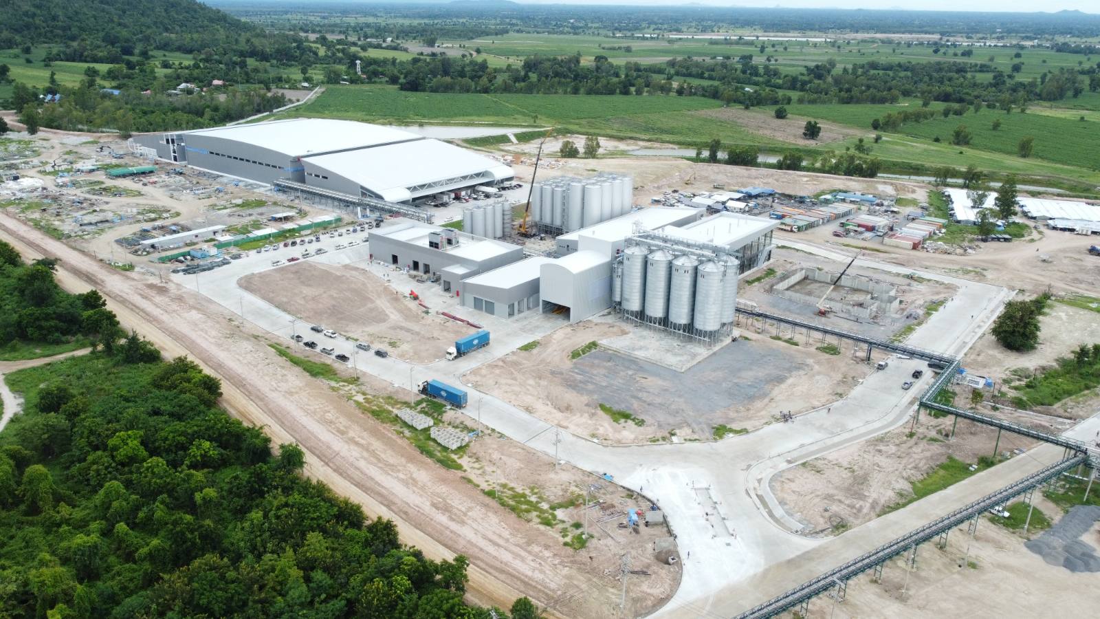 Vista aérea de una planta de procesado de grano