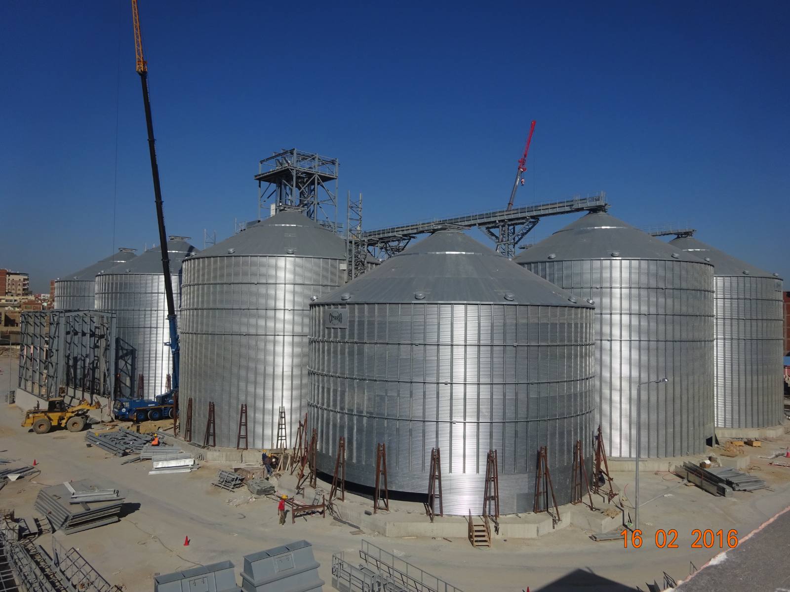 Batería de silos en construcción