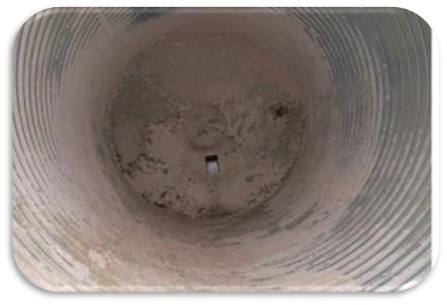Interior del silo antes de la limpieza